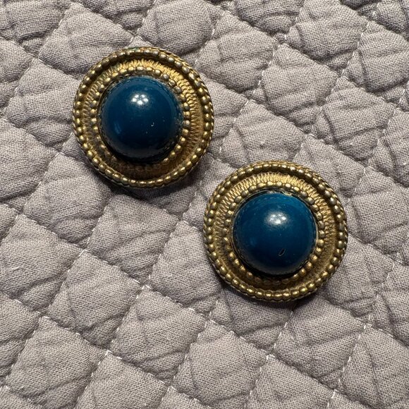 Vintage Clip on Earrings Round Gold Tone with Blue Stone - Picture 6 of 7